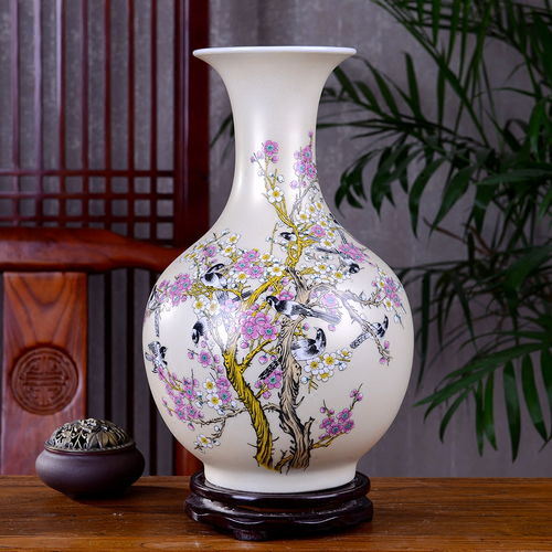 挺大气的陶瓷花瓶,摆放在家里,能多添几分贵气与文人气息